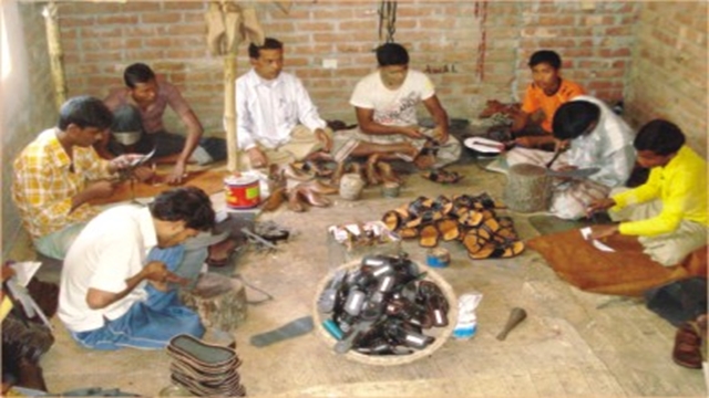 Rajshahi villagers make fortune over shoes manufacturing