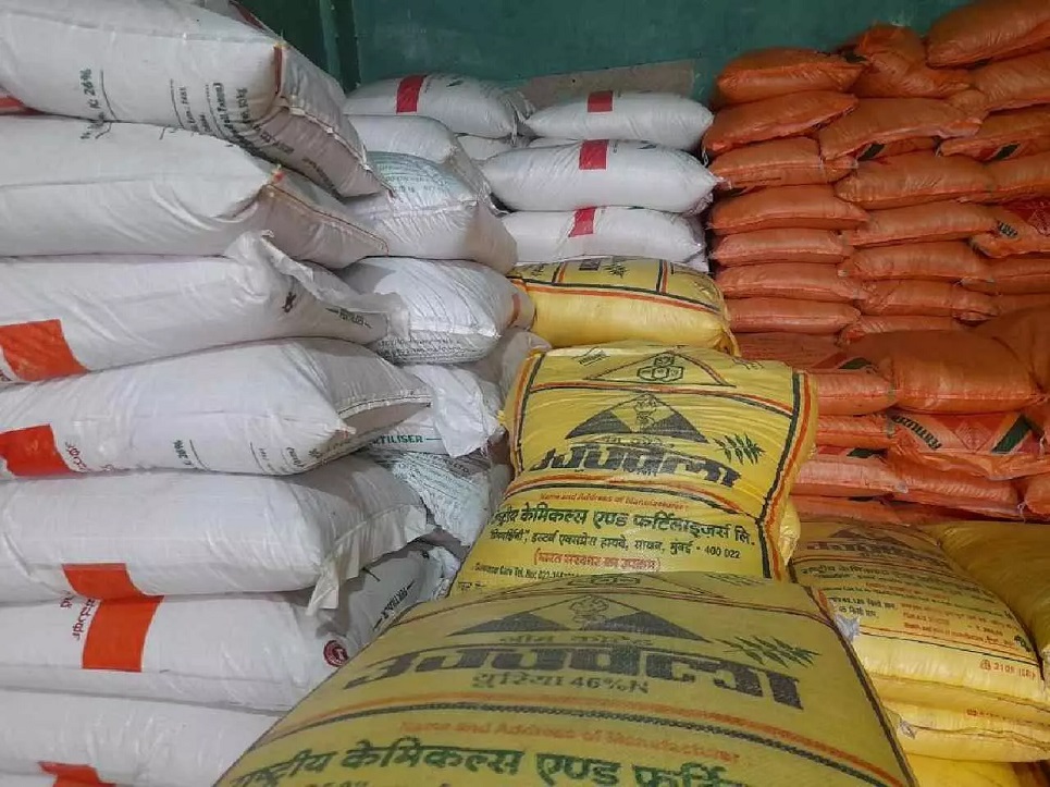 Govt suffers Tk 1,382cr loss as Proton syndicate steals 2.51 lakh mt fertilisers