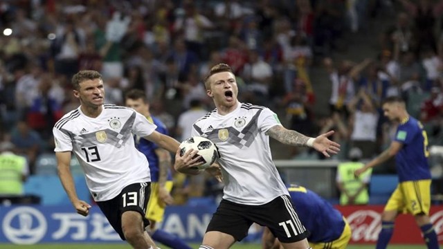 Kroos' late winner revives Germany hopes