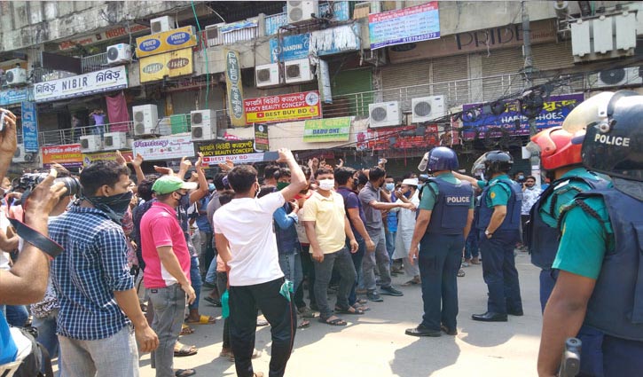 Shop owners in Gausia, New Market stage protest against lockdown