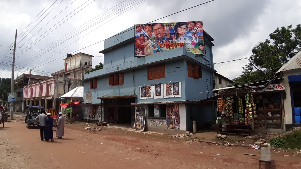 দর্শক নেই রাজবাড়ীর সিনেমা হলে