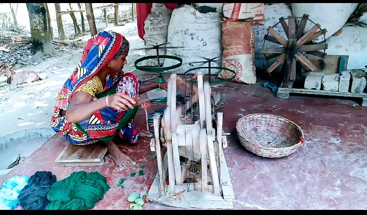 ঈদকে পোষাকে রঙ্গিন করতো যারা তারাই আজ বিবর্ণ