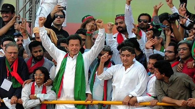 Ex-cricketer Khan leads Pakistan elections in early counting