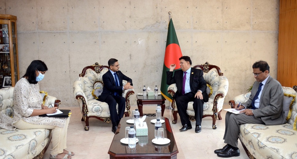 Newly appointed Indian High Commissioner calls on Foreign Minister Momen