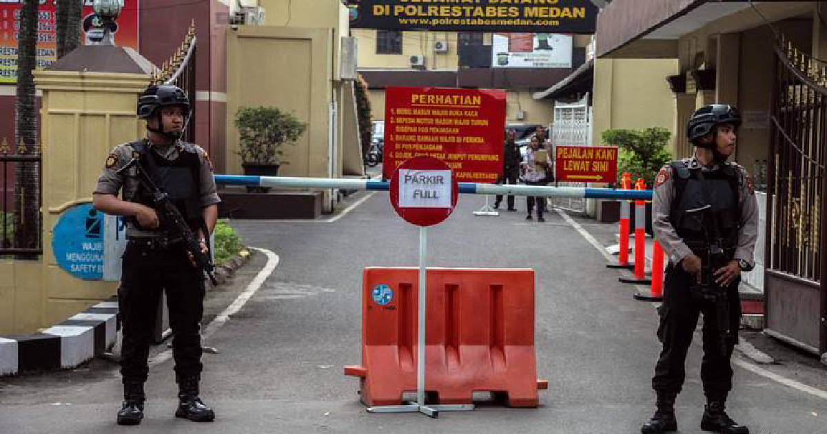 Suicide bomber attacks Indonesian police station, injuring 6