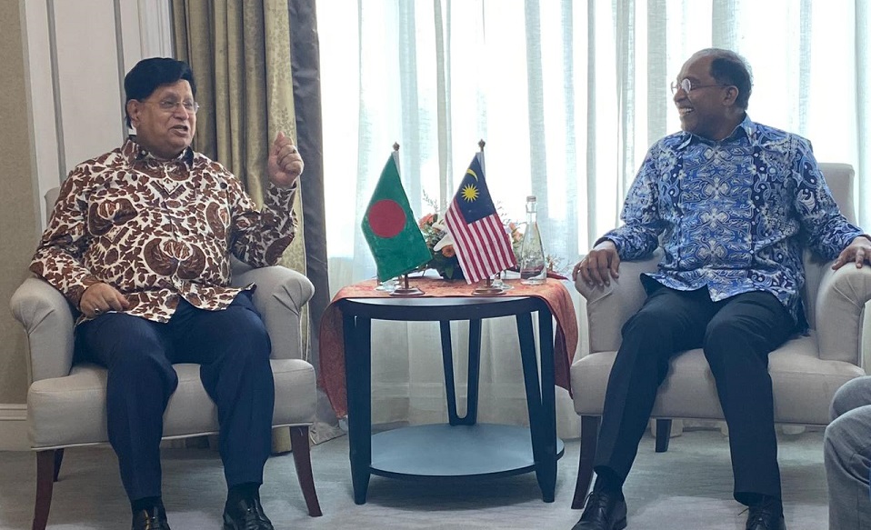 Momen holds meeting with his Malaysian counterpart in Jakarta