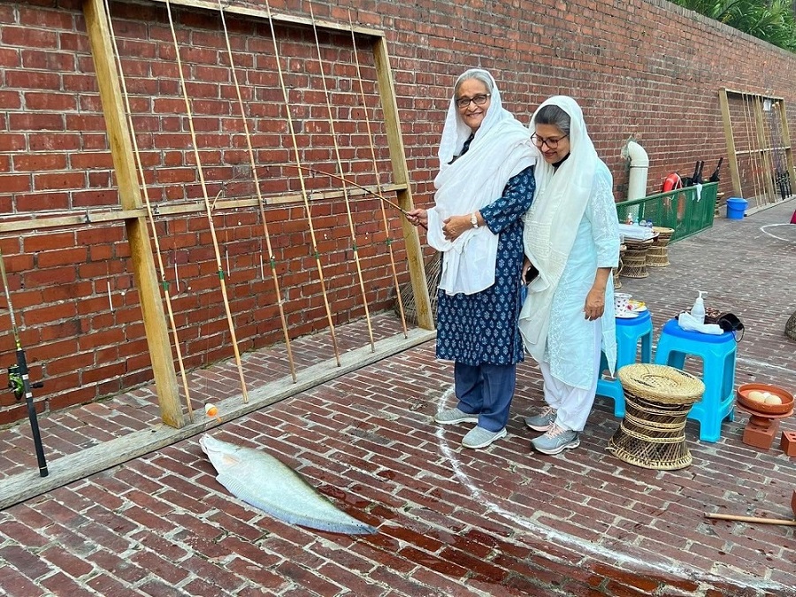 Photos of PM Hasina and Sheikh Rehana fishing win over netizens