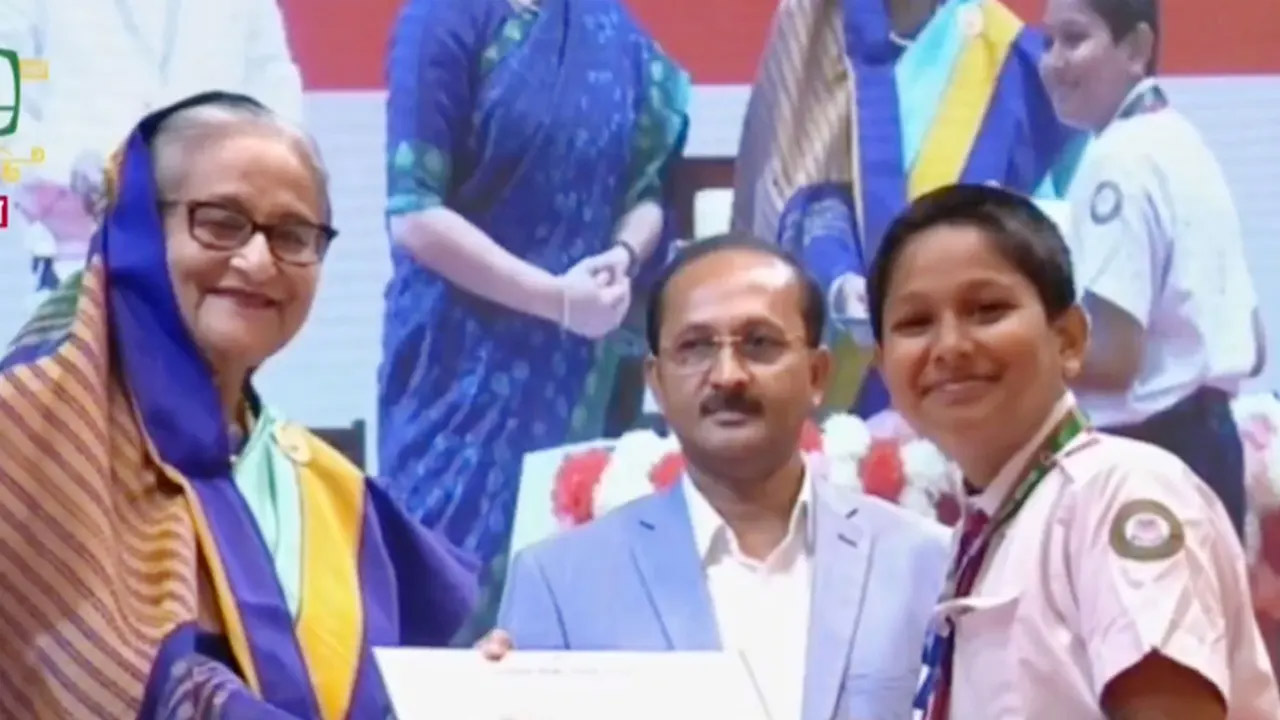 প্রাথমিক শিক্ষা পদক তুলে দিলেন প্রধানমন্ত্রী প্রধানমন্ত্রী
