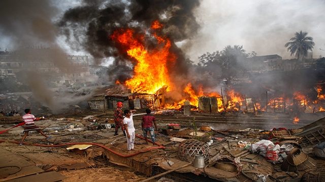200 shanties gutted in Banani slum fire