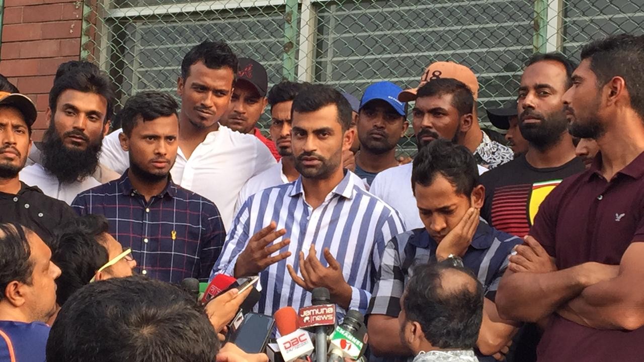 Bangladeshi cricketers go on first-ever strike 