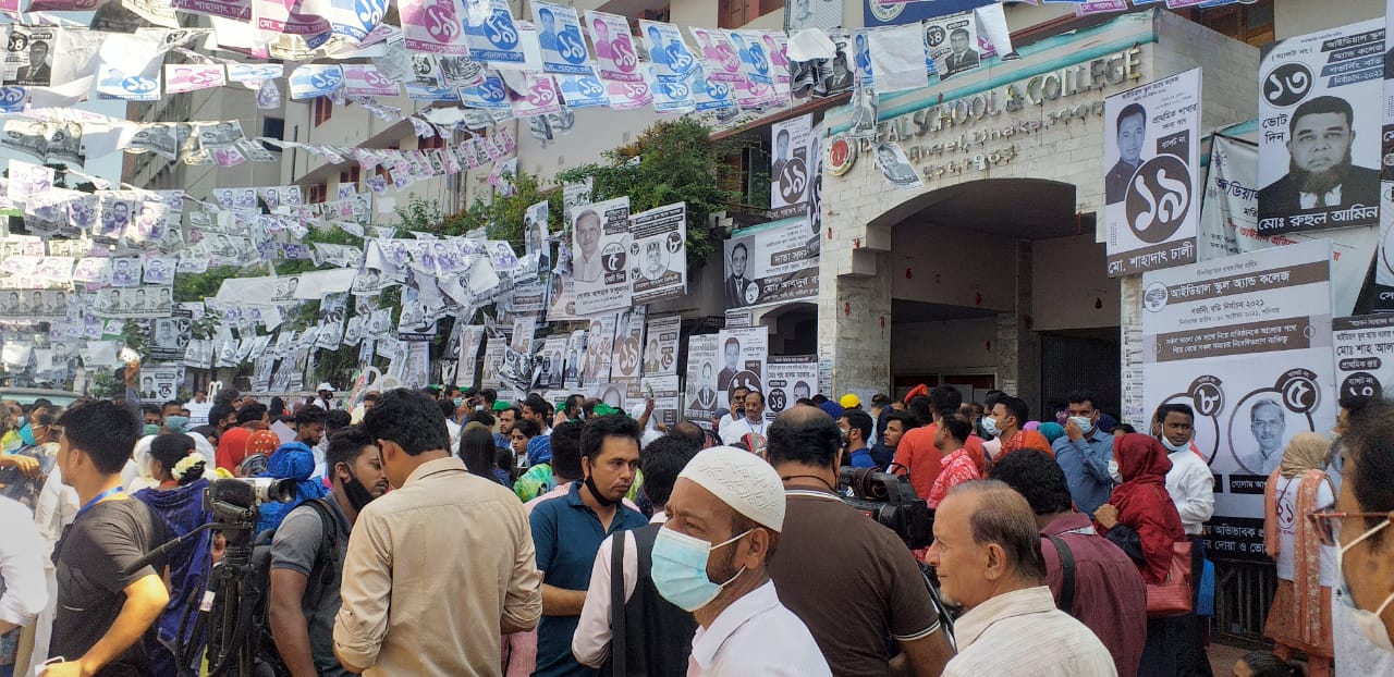 উৎসবমূখর পরিবেশে চলছে আইডিয়াল স্কুল অ্যান্ড কলেজের গভর্নিং বডির নির্বাচন-২০২১