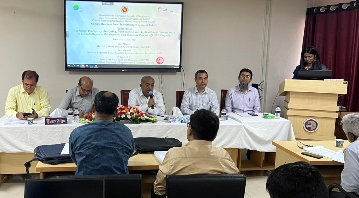 জলবায়ু সহিষ্ণু আবকাঠামো উন্নয়ন বিষয়ক প্রশিক্ষণ অনুষ্ঠিত