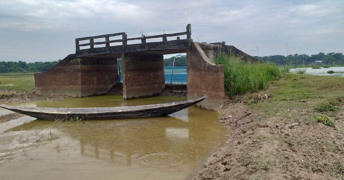 Bridge without approach road lying unused for 22 yrs