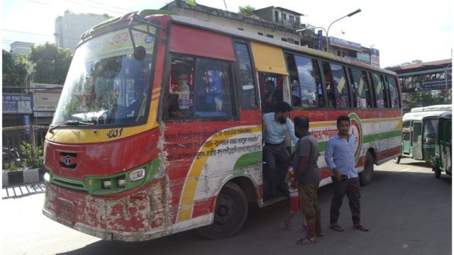 রাজধানীতে অবরোধেও চলছে কিছু যানবাহন