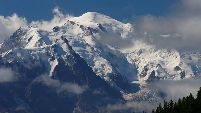 France restricts access to Mont Blanc amid safety fears