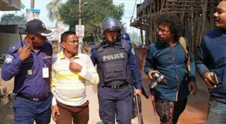 কুমিল্লায় বিএনপির মিছিলে পুলিশের ধাওয়া, ৭ ককটেল উদ্ধার