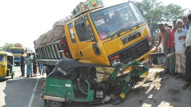 5 killed in Mymensingh road accident