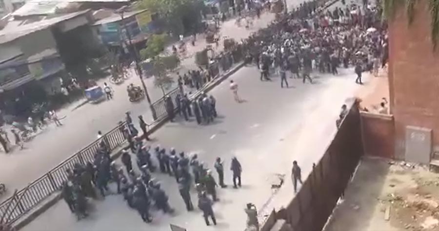 শিক্ষার্থীদের সঙ্গে পুলিশের ধাওয়া-পাল্টা ধাওয়া : বাড্ডায়