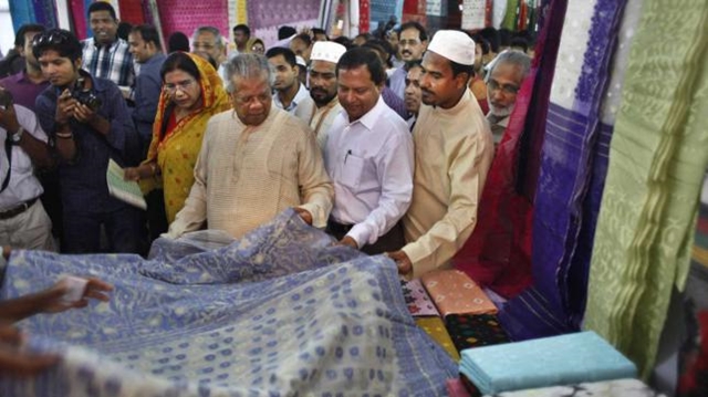 Jamdani fair begins in Dhaka ahead of Eid