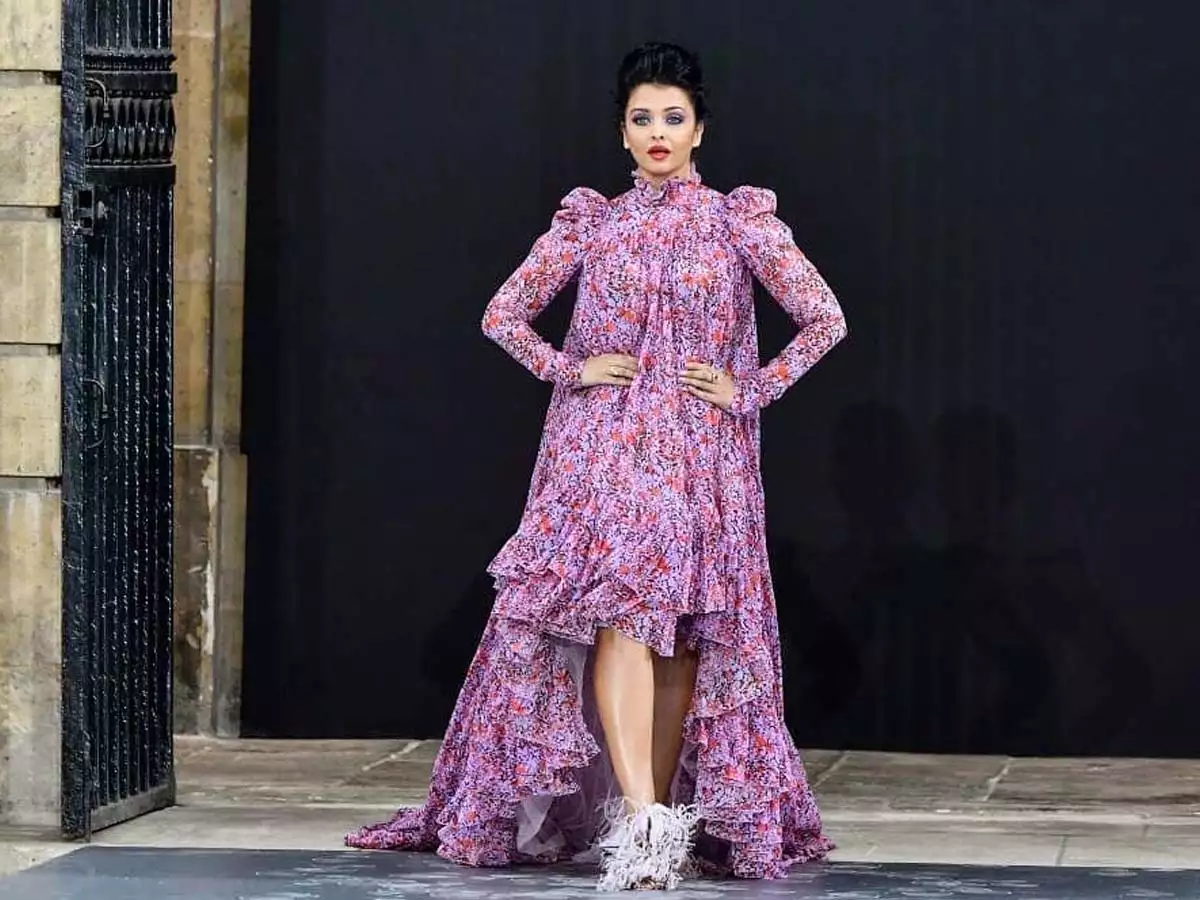 Aishwarya Rai stuns at Paris Fashion Week ramp