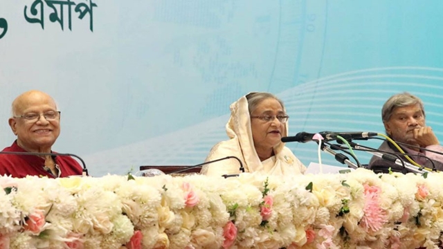 Defiant pvt banks to face stern actions: PM