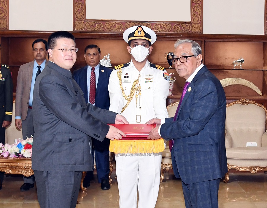 New Chinese envoy presents credentials to President Hamid