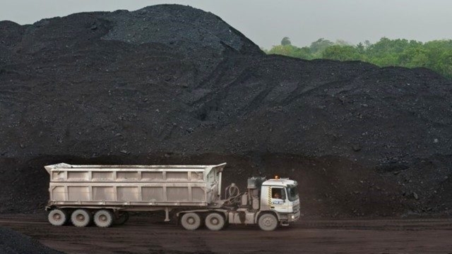 Govt set to ink maiden coal import deal today