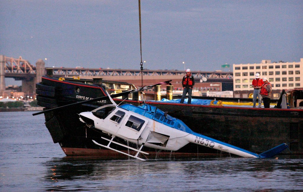 2 dead in NY river helicopter crash