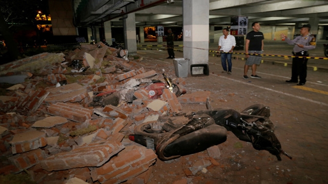 Indonesia quake kills 82, injures hundreds