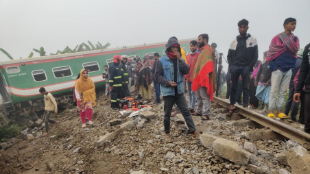 One dead, five injured as train derails in Gazipur
