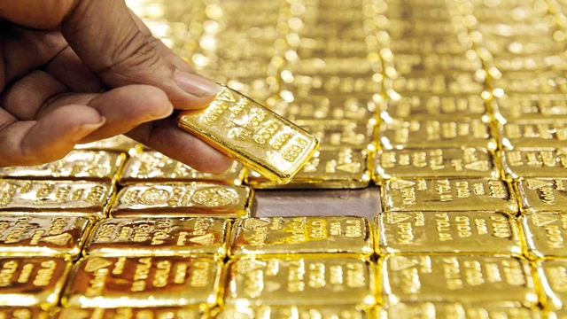 ‘Smugglers’ held with 41 gold bars in Benapole