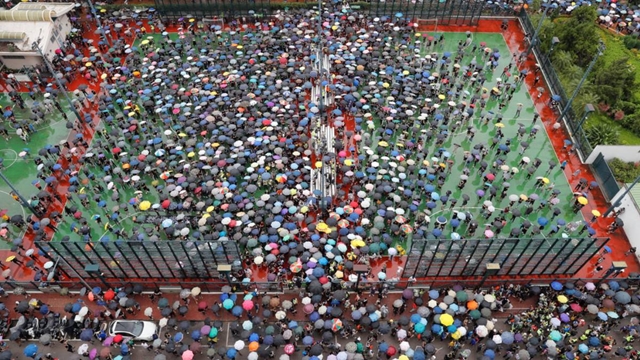 Hong Kong's divide: Protests for democracy