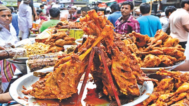 Iftar market sees huge crowd as Ramadan begins 