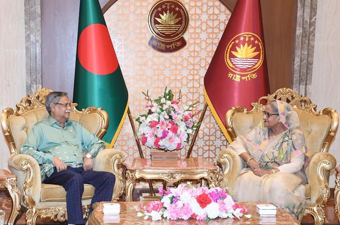 PM calls on president at Bangabhaban 