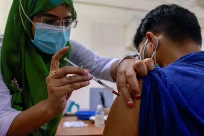 Mass vaccination plan changed for shortage of vaccine, manpower