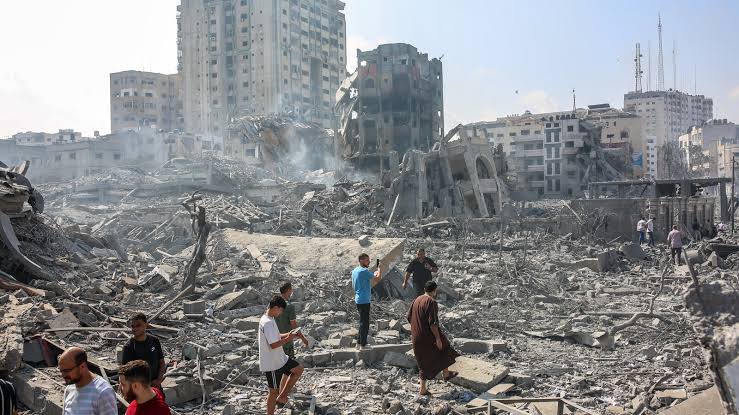Israeli air strikes kill 70 Palestinians while fleeing Gaza: Hamas
