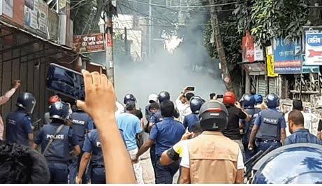 BNP men clash with police in Manikganj; 10 injured, 5 arrested