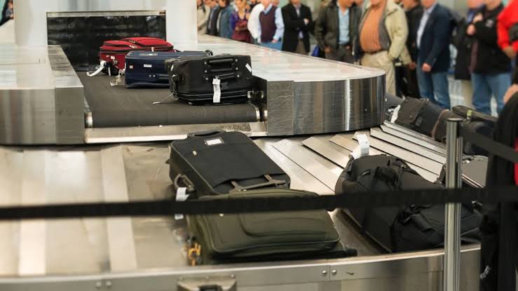 Poor luggage handling at Dhaka airport irks Momen