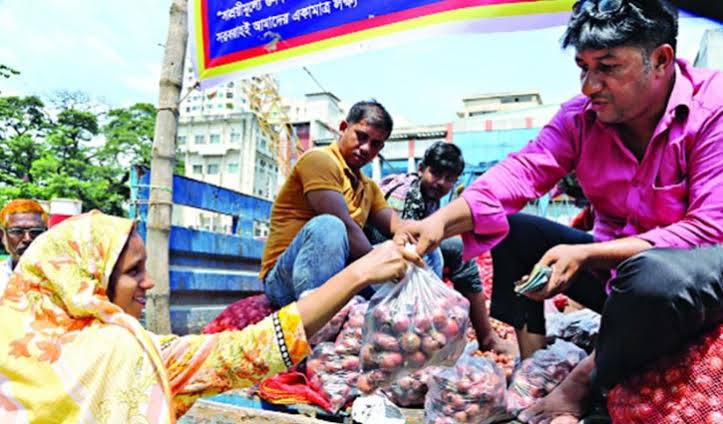 TCB to begin sale of onions at Tk40 per kg from today