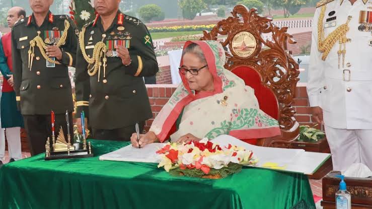 স্বাধীনতা দিবসে দেশকে ‘সোনার বাংলা’ গড়ে তোলার প্রতিজ্ঞা প্রধানমন্ত্রীর