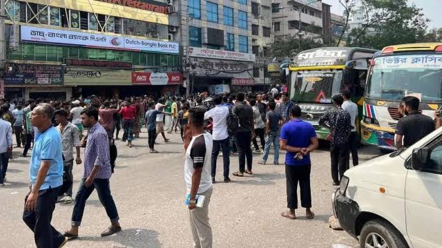 Gridlock in Rampura as autorickshaw drivers continue protest