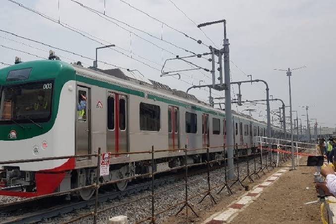Metro rail test runs from Uttara to Agargaon