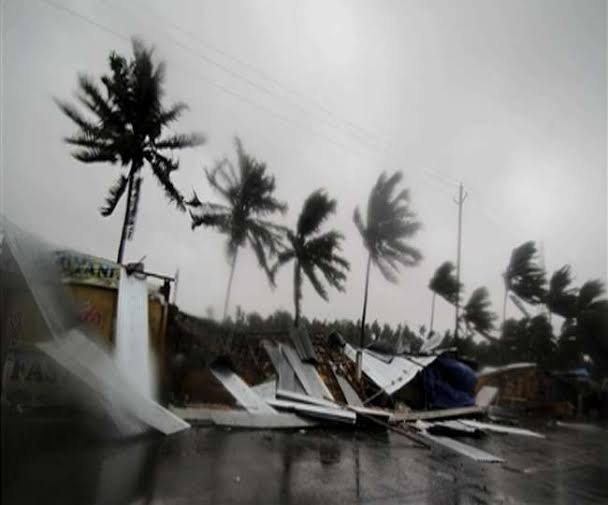 Cyclone Yaas batters eastern India, 1.2 million seek shelter