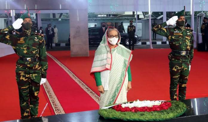 PM pays homage to Bangabandhu on Homecoming Day