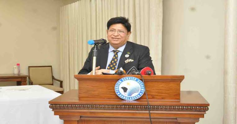 Momen asks DCs to ensure quick services to expats