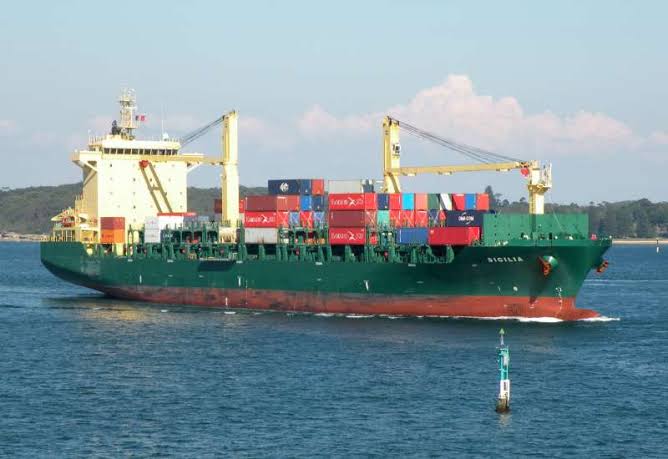 Three ships depart Ctg port sans 1,400 TEUs containers