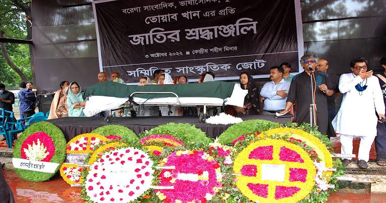 People pay last tribute to Toab Khan at Shaheed Minar
