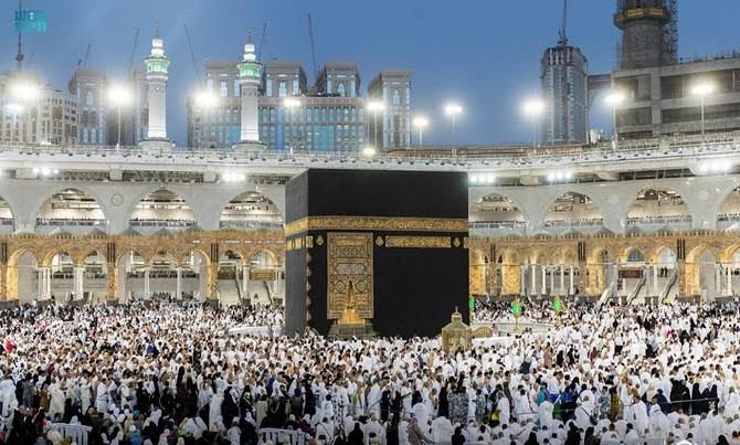 Hundreds of Muslims perform Eid Al-Fitr prayers in Makkah and Madinah