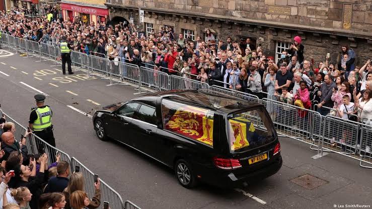 Queen Elizabeth's coffin arrives in Edinburgh