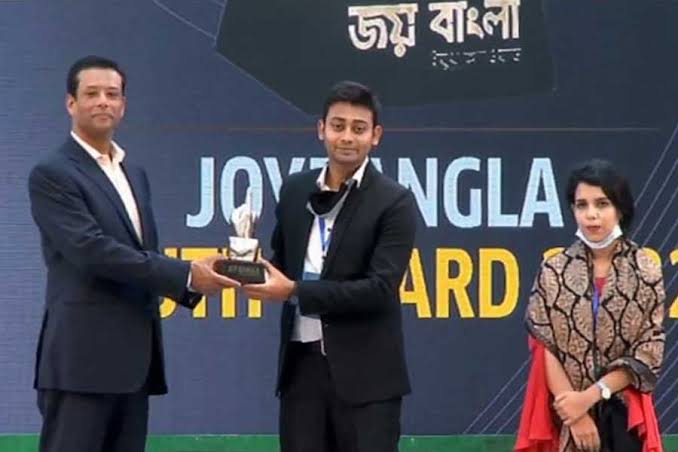 Sajeeb Wazed hands over Joy Bangla Youth Award